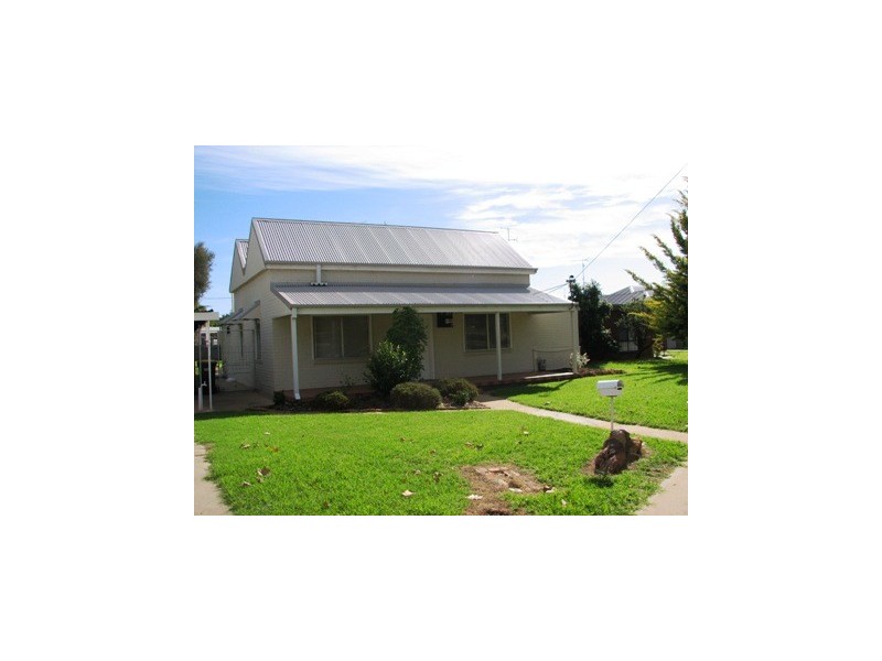 27 Victoria Avenue, Narrandera NSW 2700