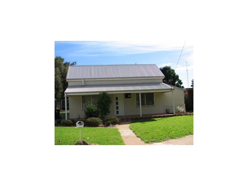 27 Victoria Avenue, Narrandera NSW 2700