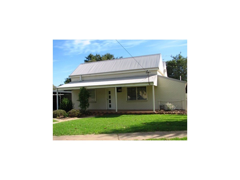 27 Victoria Avenue, Narrandera NSW 2700