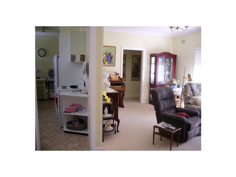 4 Poole Street, Cootamundra NSW 2590