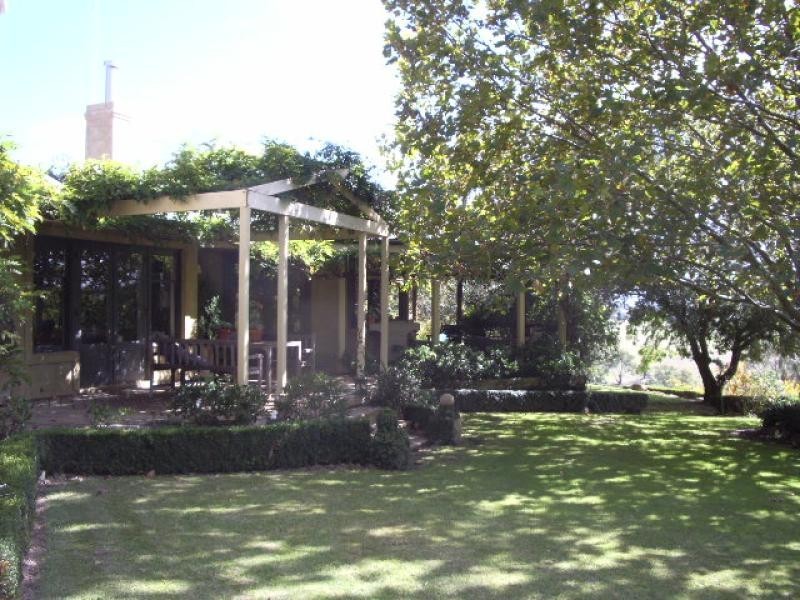 - Woodville road, Crookwell NSW 2583