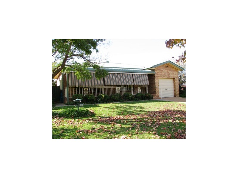 77 Adams, Narrandera NSW 2700
