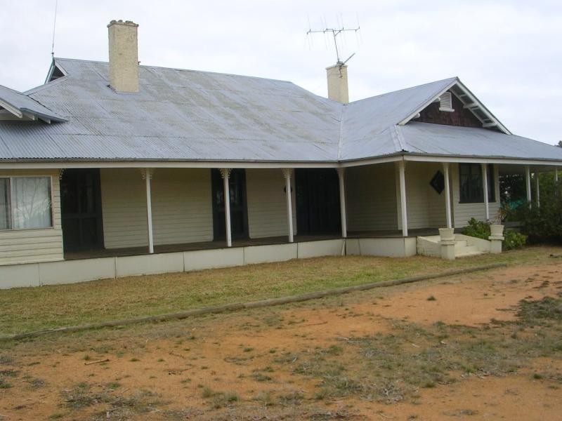 - Fernhill Road, Crowther NSW 2803