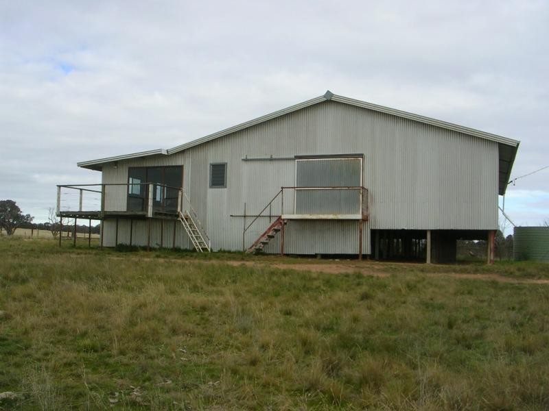 - Fernhill Road, Crowther NSW 2803
