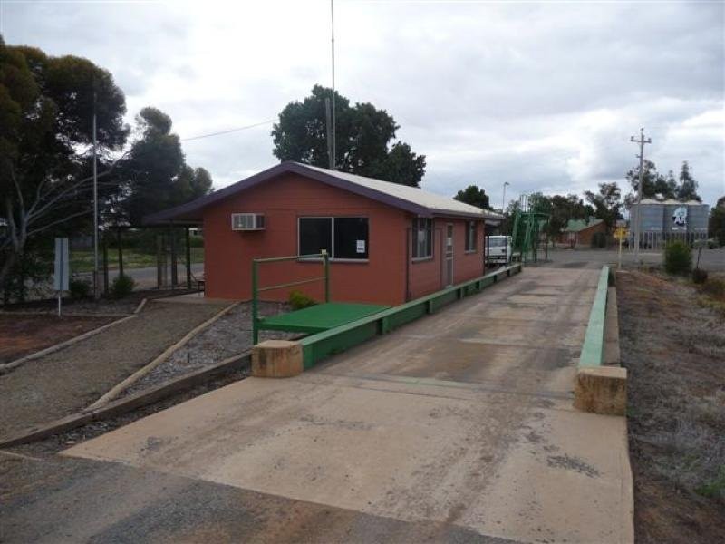 24 Collins Street, Hillston NSW 2675