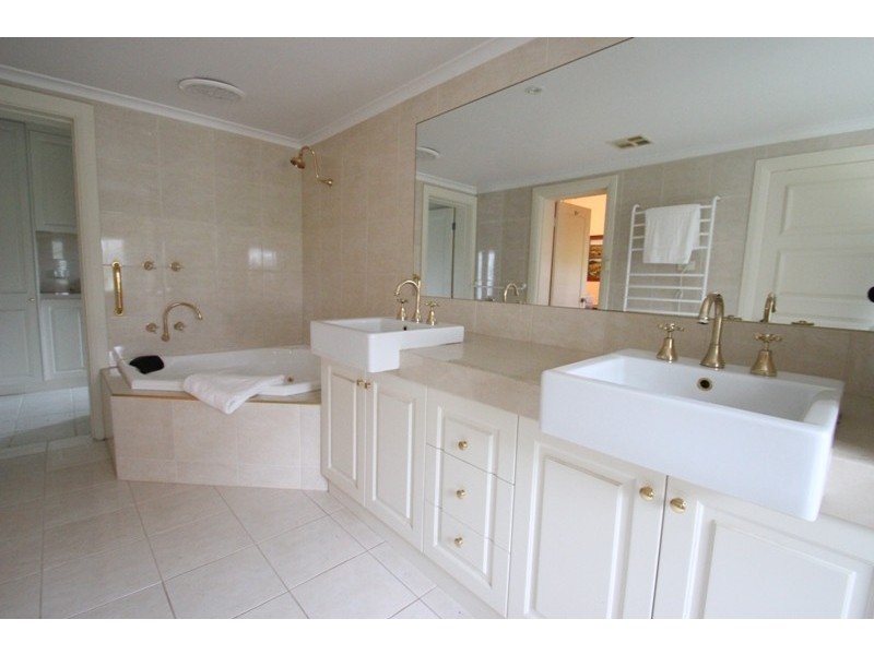 Kelloe Mains Hume Highway, Albury NSW 2640