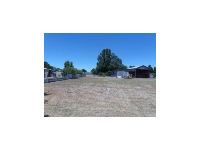 68 South St, Boorowa NSW 2586