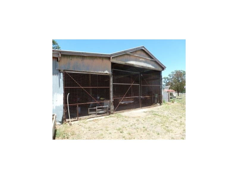 68 South St, Boorowa NSW 2586