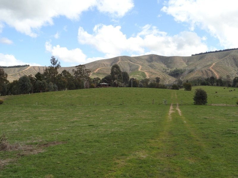 758 Carrolls Road, Rosewhite VIC 3737