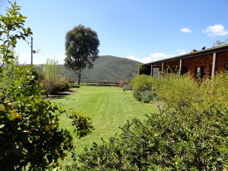 758 Carrolls Road, Rosewhite VIC 3737