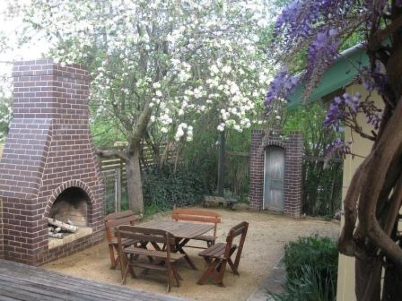 - Peelwood Road, Crookwell NSW 2583