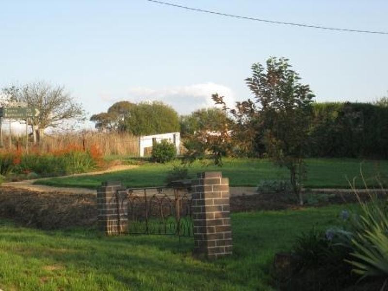 - Peelwood Road, Crookwell NSW 2583