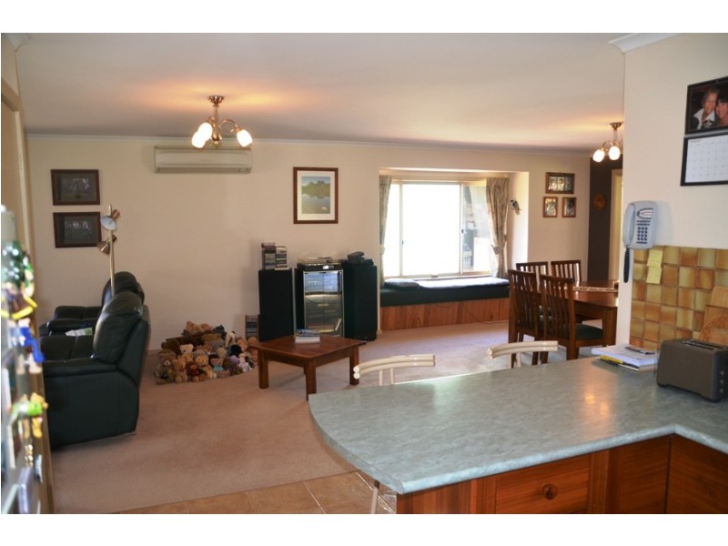 780 Morses Creek Road, Wandiligong VIC 3744