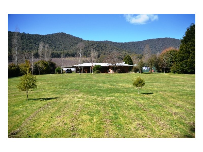780 Morses Creek Road, Wandiligong VIC 3744