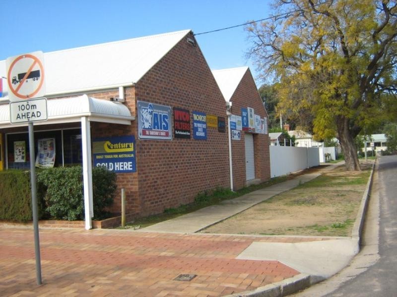 73 Lachlan Street, Hay NSW 2711