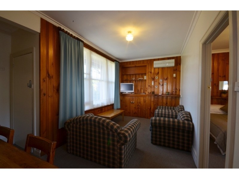 6 Wood Street, Bright VIC 3741