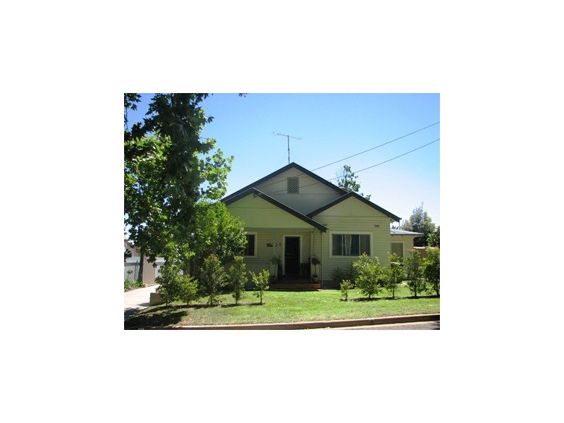 30 William, Narrandera NSW 2700