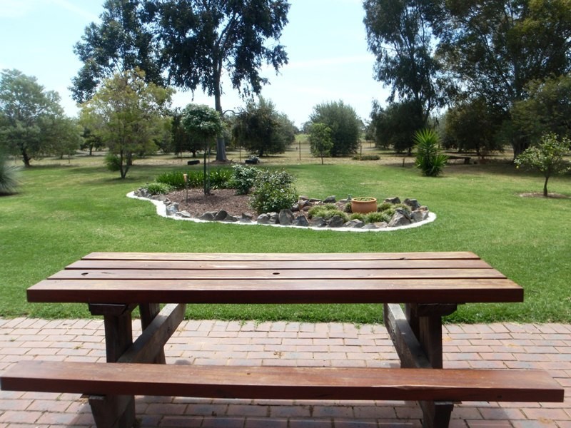 75 Honniball Drive, Tocumwal NSW 2714