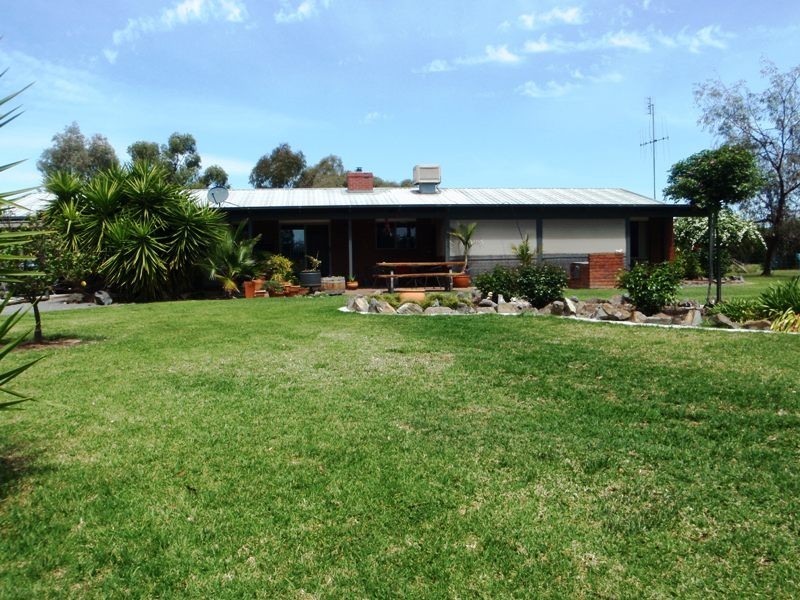 75 Honniball Drive, Tocumwal NSW 2714
