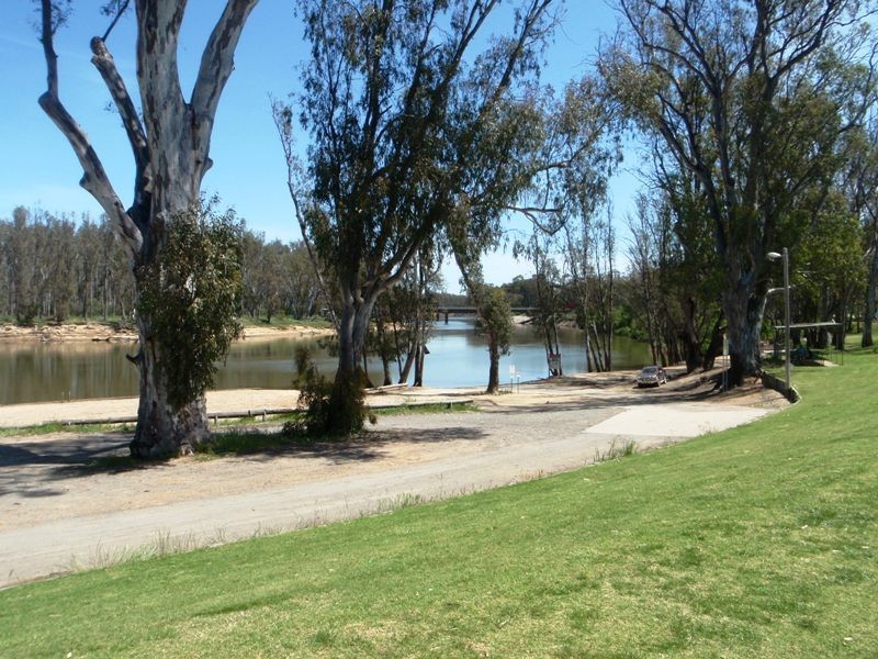 75 Honniball Drive, Tocumwal NSW 2714