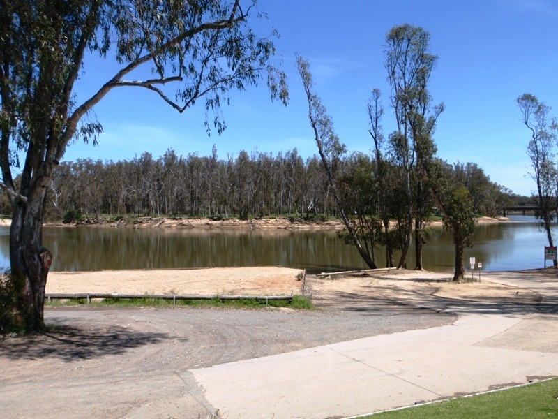 75 Honniball Drive, Tocumwal NSW 2714