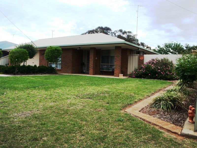 75 Finley Street, Finley NSW 2713