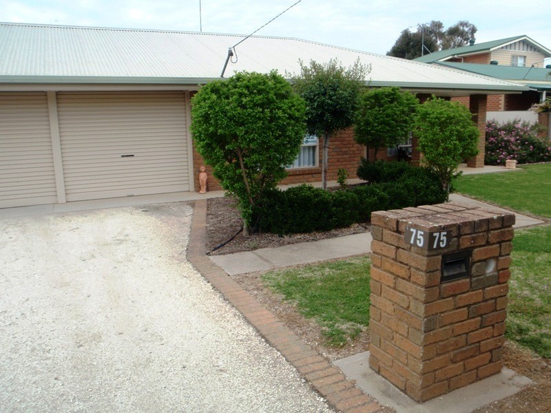 75 Finley Street, Finley NSW 2713