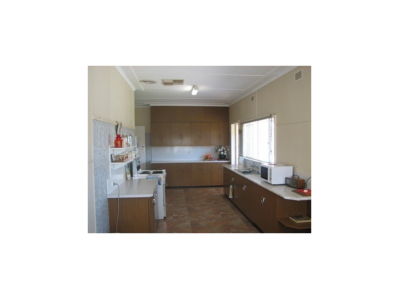 6 Grosvenor Street, Narrandera NSW 2700