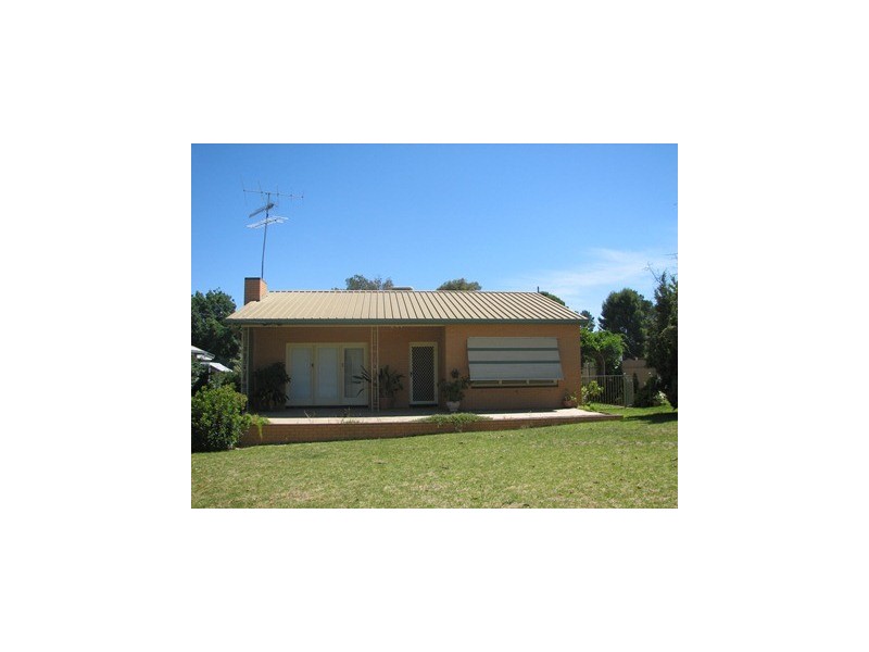 1 Larmer Street, Narrandera NSW 2700