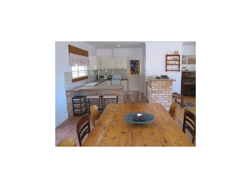 9 Bells Road, Narrandera NSW 2700