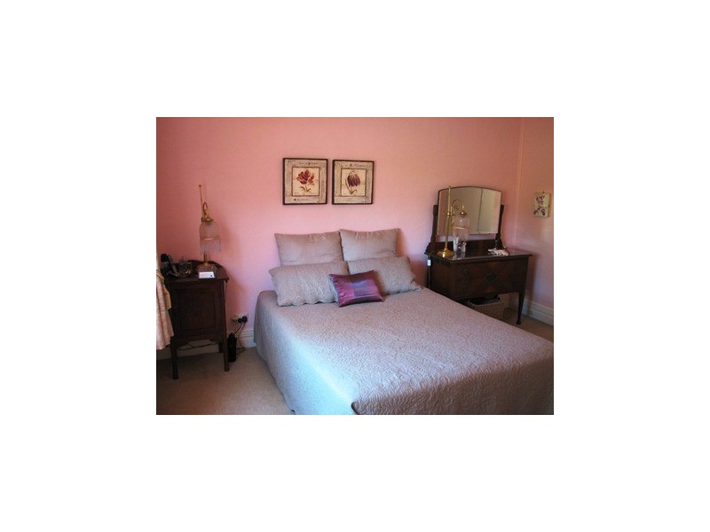 9 Bells Road, Narrandera NSW 2700