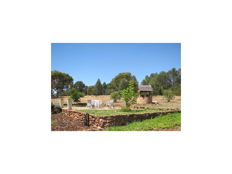 9 Bells Road, Narrandera NSW 2700