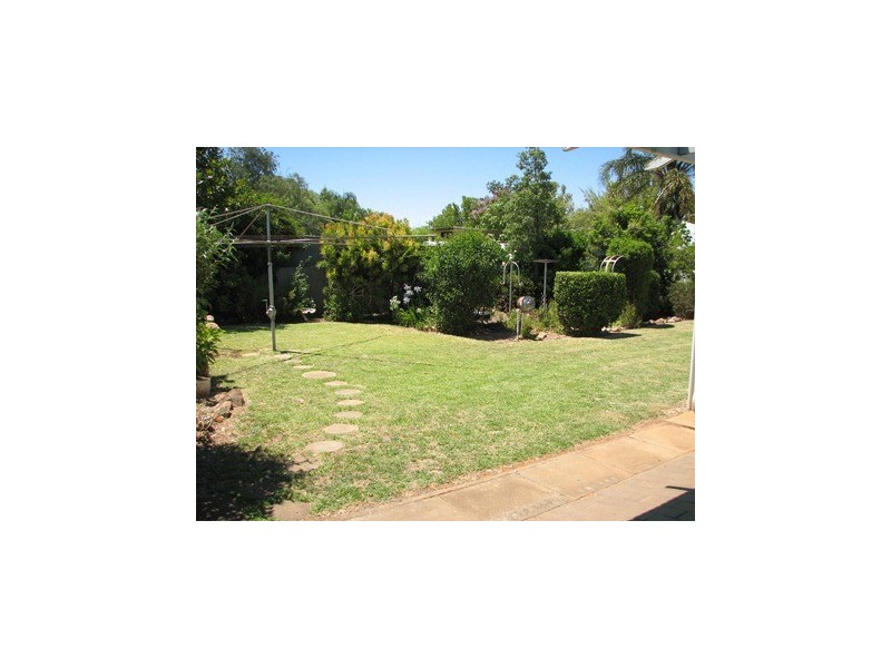 10 Grosvenor, Narrandera NSW 2700