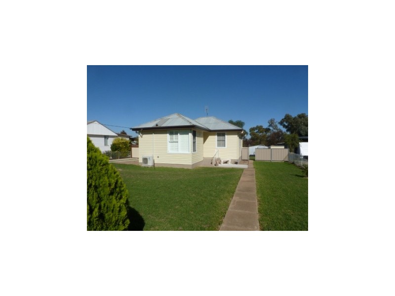 37 Dry Street, Boorowa NSW 2586