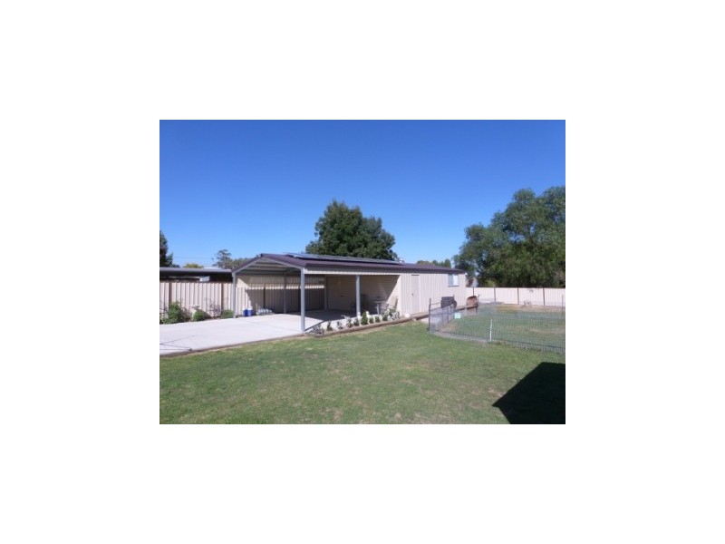 37 Dry Street, Boorowa NSW 2586