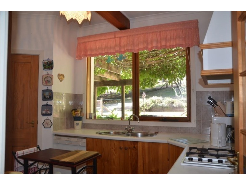 24 Crystal Brook Avenue, Porepunkah, Via, Bright VIC 3741