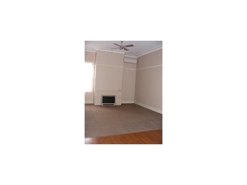 42 Charles, Narrandera NSW 2700