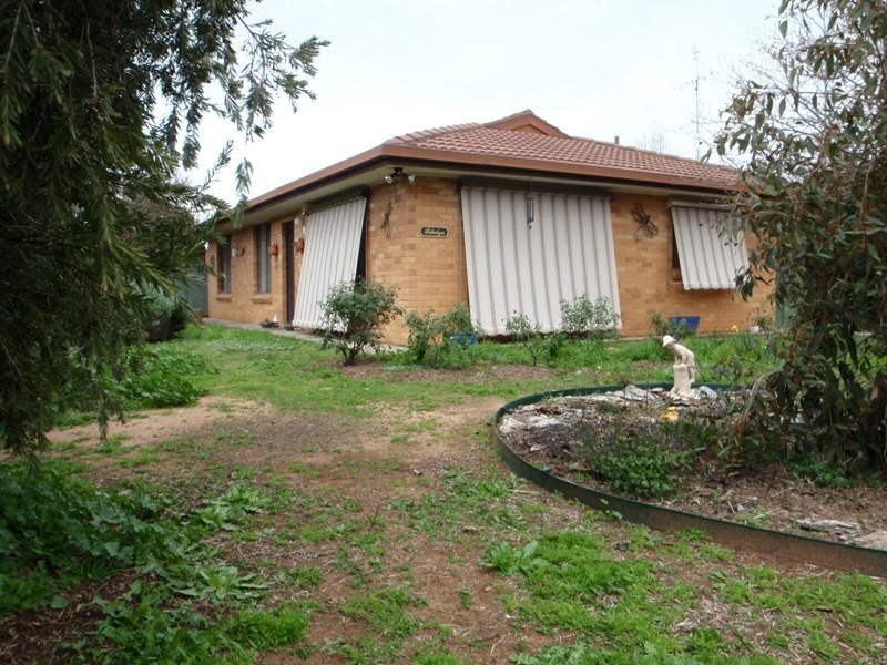 54 Hampton Street, Finley NSW 2713