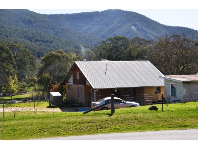 614 Morses Creek Road, Wandiligong VIC 3744