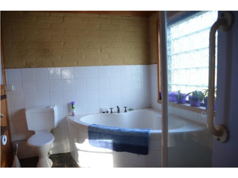 614 Morses Creek Road, Wandiligong VIC 3744