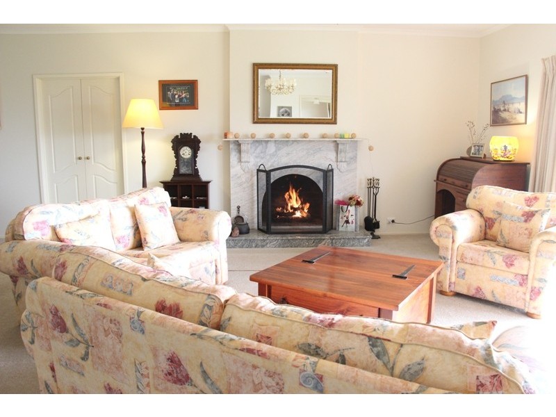 “Water Rings” Huon Creek, Wodonga VIC 3690