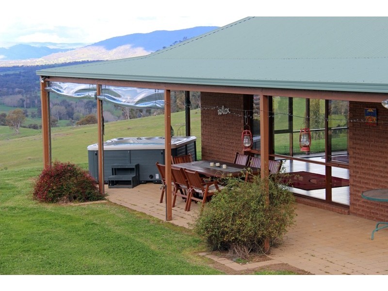 “Water Rings” Huon Creek, Wodonga VIC 3690