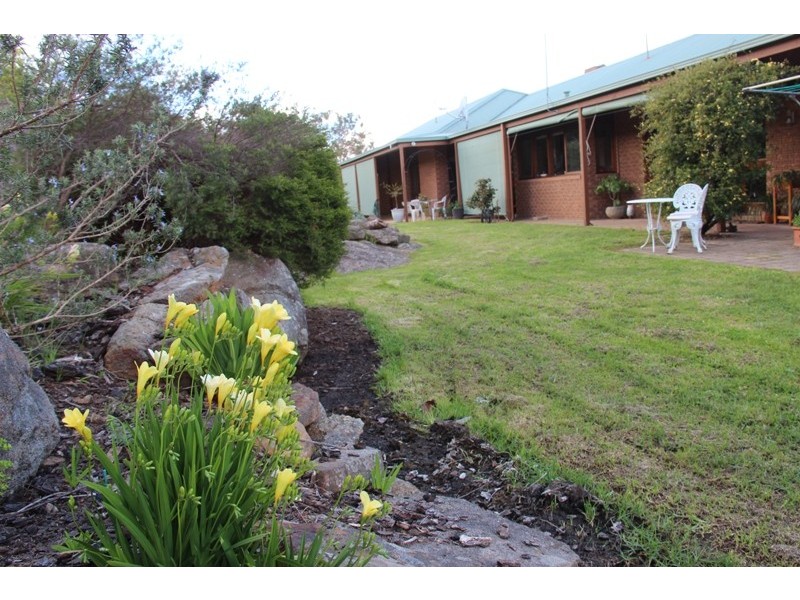 “Water Rings” Huon Creek, Wodonga VIC 3690