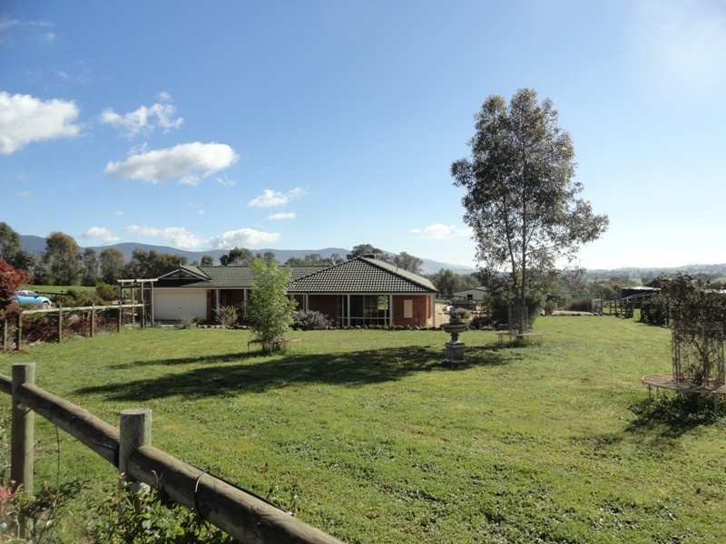 15 Flynns Lane, Osbornes Flat VIC 3691