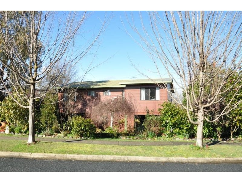 10 Bradney Street, Khancoban NSW 2642