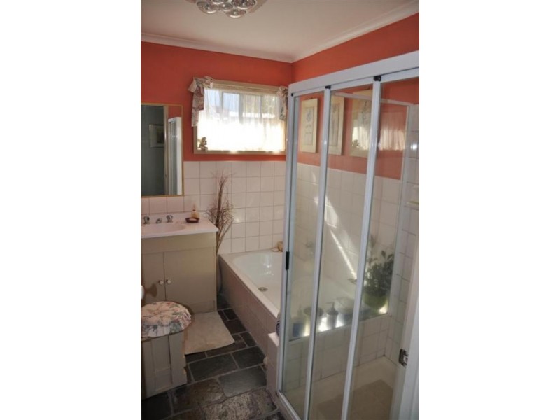 10 Bradney Street, Khancoban NSW 2642