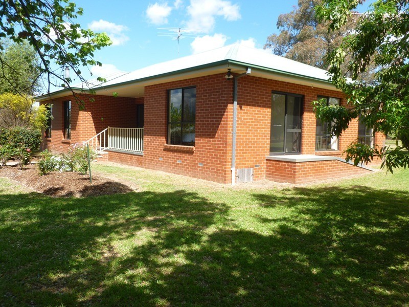 2327 Urana Road, Jindera NSW 2642