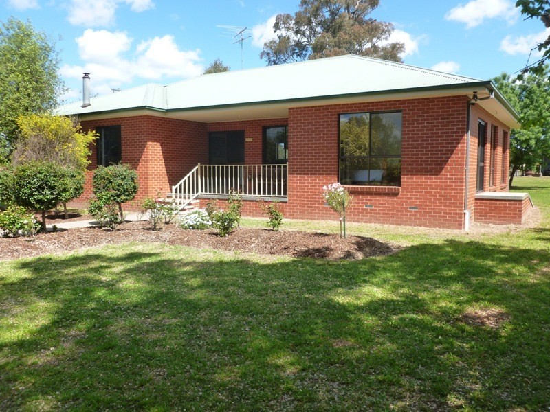 2327 Urana Road, Jindera NSW 2642