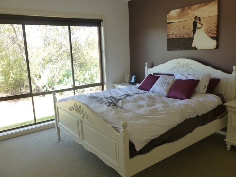 2327 Urana Road, Jindera NSW 2642