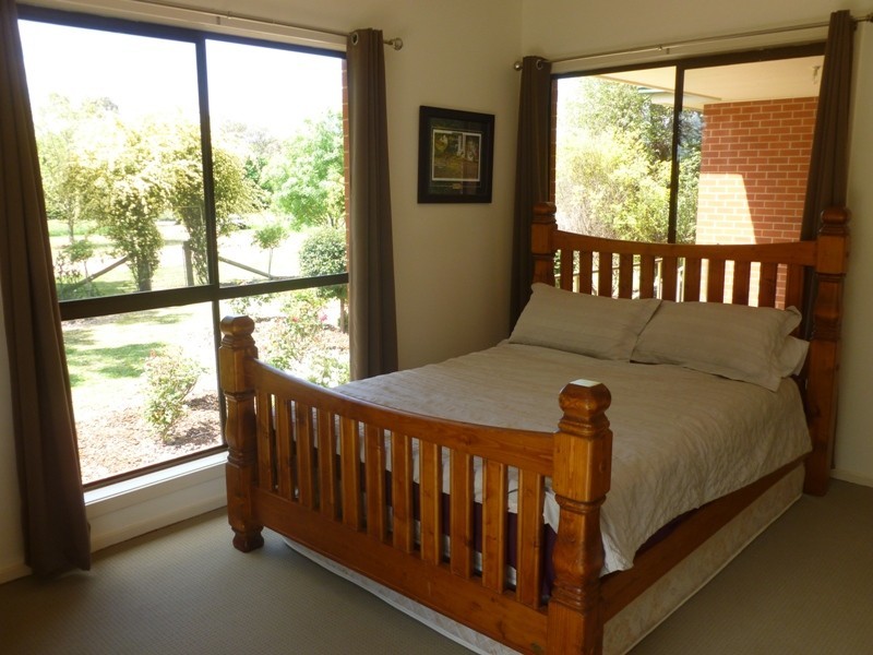 2327 Urana Road, Jindera NSW 2642